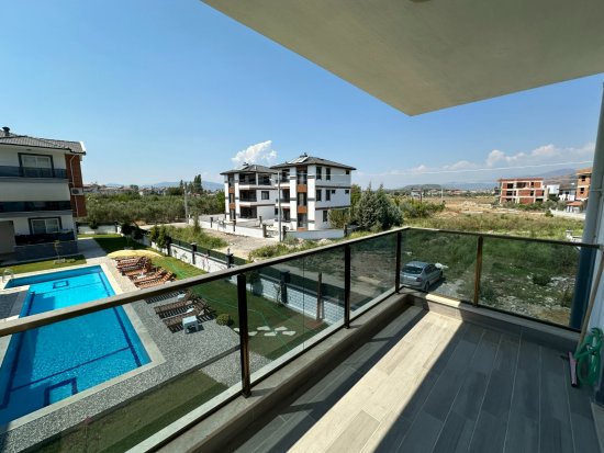 Zeynep 2+1 (Havuz Manzaralı)